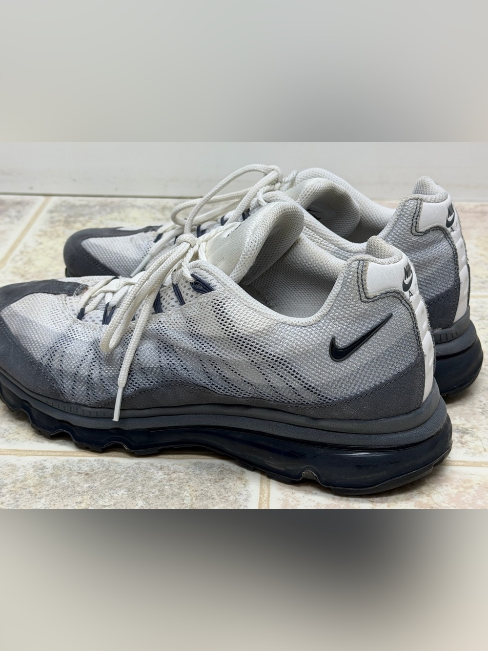 Nike Air Men's White & Gray Athletic Airmax Mesh Running Shoes Size 10 - Picture 7 of 10
